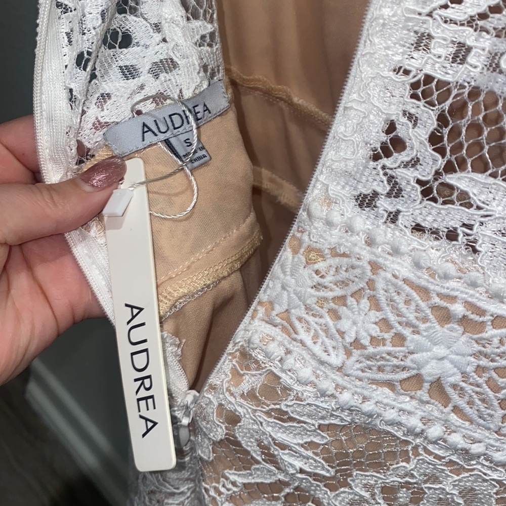 NWT Audrea White Lace & Ruffle Mini Dress - Picture 7 of 7